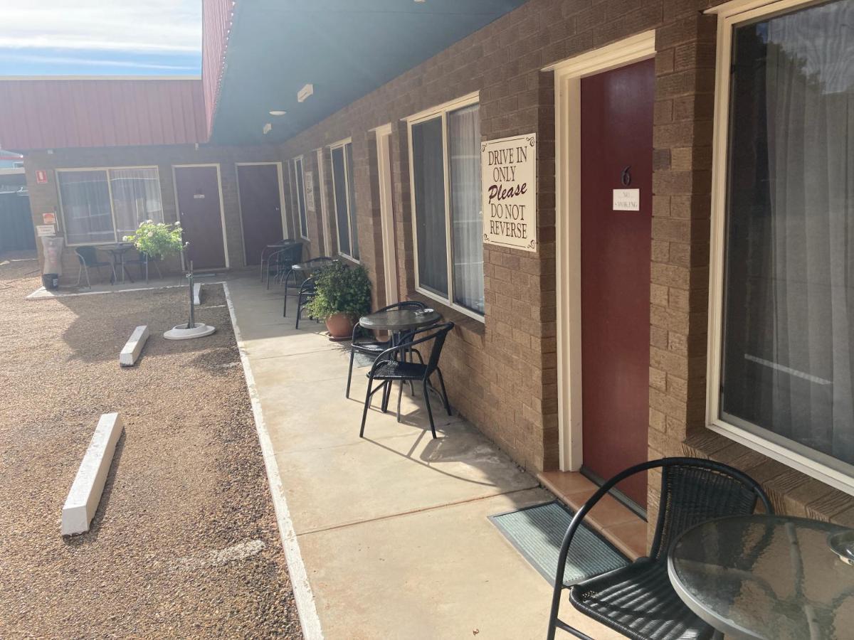 Camellia Motel Нарандера Екстериор снимка
